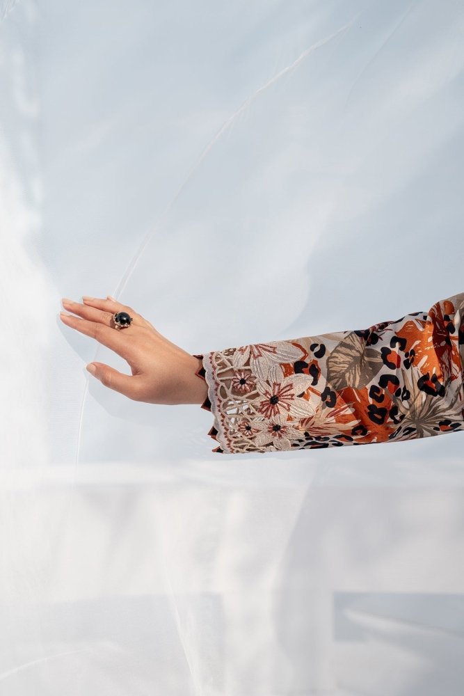 BAROQUE 3PC KARANDI PRINTED SHIRT WITH KARANDI PRINTED DUAPTTA AND TROUSER - 1702 - Sapphire Studios