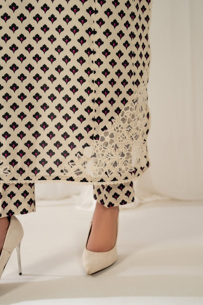 BAROQUE 3PC KARANDI PRINTED SHIRT WITH KARANDI PRINTED DUAPTTA AND TROUSER - 1703 - Sapphire Studios