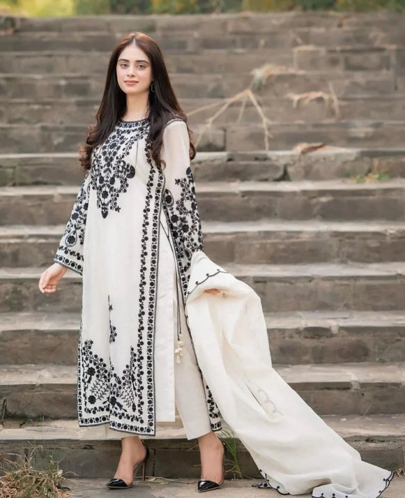 Lawn 3PC Embroidered With Chiffon Embroidered Dupatta - 1031 - Sapphire Studios