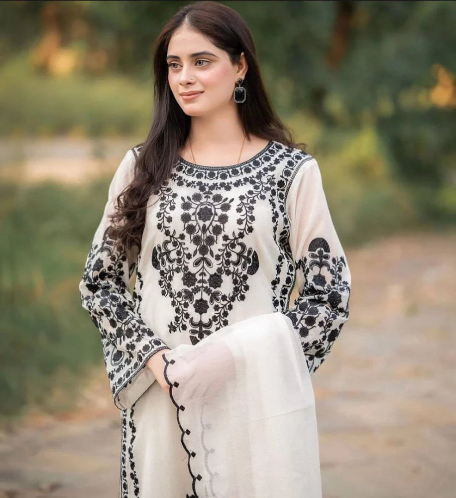 Lawn 3PC Embroidered With Chiffon Embroidered Dupatta - 1031 - Sapphire Studios