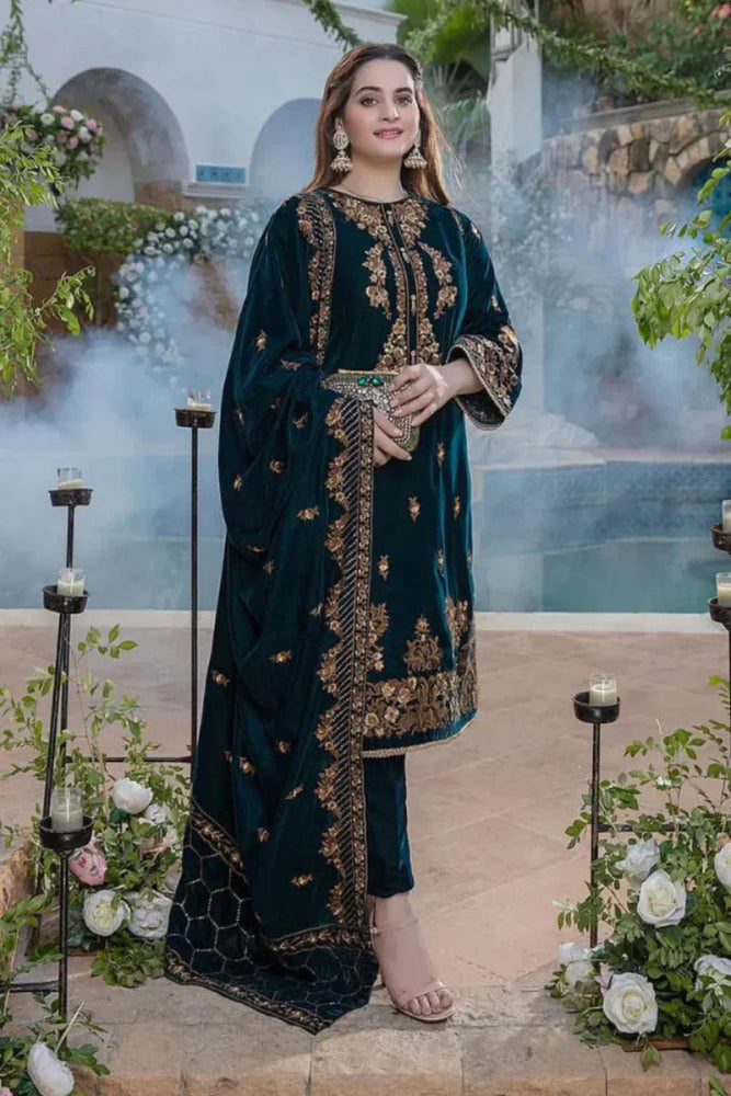 VELVET 3PC EMBROIDERED WITH VELVET EMBROIDERED DUPATTA - 950 - Sapphire Studios